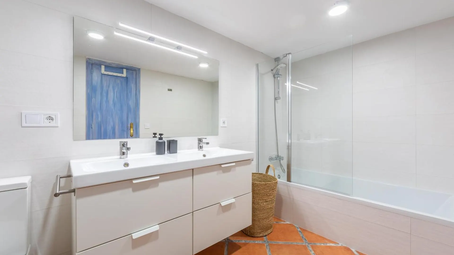 2Nd Line Beach, Garden, Office & Wifi Tarifa Apartment